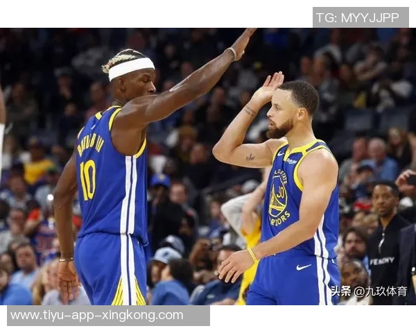 库里赞巴特勒冷静与视野出众让对手防守难上加难 库里赞巴特勒冷静与视野出众让对手防守难上加难