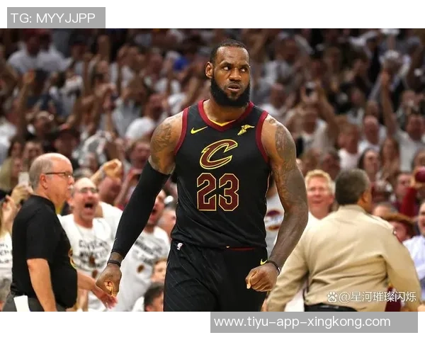 詹姆斯赞球队战术艾顿多面手能力出众可助攻掩护 詹姆斯赞球队战术艾顿多面手能力出众可助攻掩护