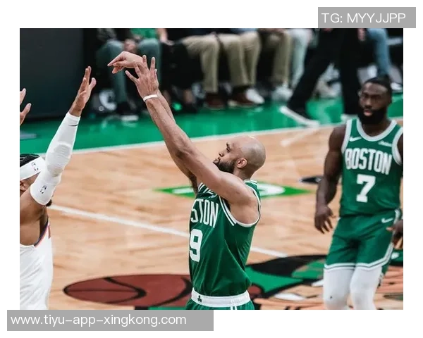 杰伦布朗半场表现低迷13投仅4中三分球失准失误频繁正负值惨淡10